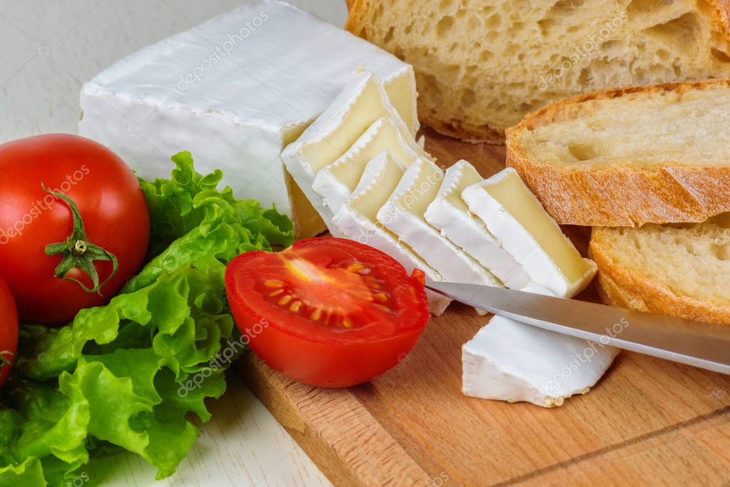 пицца на сковороде. сырная лепешка. сыр помидоры кефир и колбаса рецепт. американская мини пицца. молочные бутерброды.