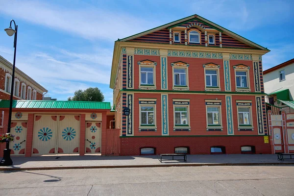 Ryssland Kazan Juni 2019 Gamla Trä Flerfärgade Hus Området Tatarskaya — Stockfoto