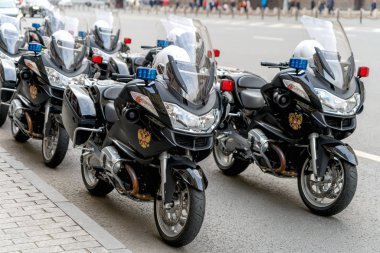 Rusya, Moskova, Ekim 2019. Motorsikletler devlet Duma güvenlik servisine eşlik ediyor..