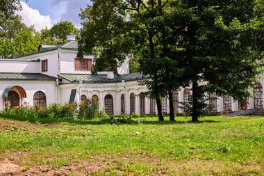 Beyaz Rusya, Zalesie Ağustos 2019. Bina ünlü besteci Oginsky 'nin eski bir köşküdür..