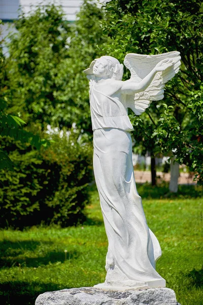 Rusia Kazán Junio 2019 Una Estatua Una Mujer Con Alas — Foto de Stock