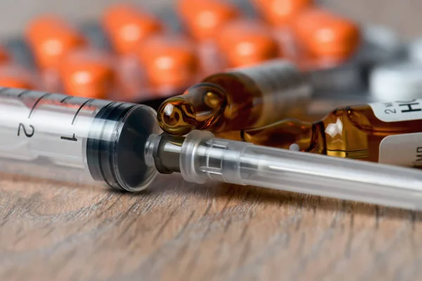 Syringe Ampoules Pills Table Close Concept Vaccine Coronavirus Infection — Stock Photo, Image