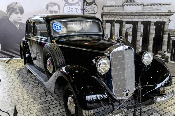 Oroszország Moszkva 2020 Március Vintage Autók Kiállítása Egy Régi Mercedes — Stock Fotó