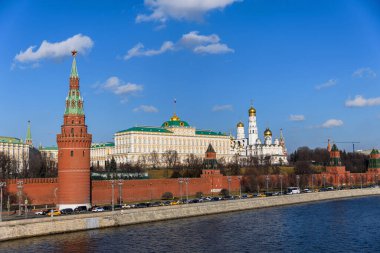 Moskova Kremlin 'in kışın. Ünlü Moskova Kremlin 'in panoramik manzarası. Kremlin, Moskova ve Rusya 'nın başlıca turistik ilgi odağı..