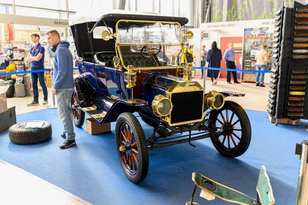Oroszország Moszkva 2020 Március Vintage Autók Kiállítása Első Gyártási Autó — Stock Fotó