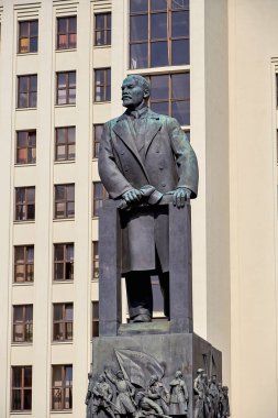 Vladimir Lenin anıtı Belarus hükümetinin evinin yakınında..