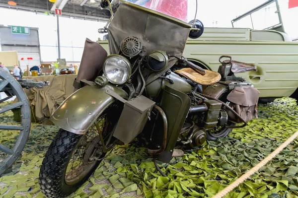 ロシア モスクワ 2020年3月8日 ヴィンテージカーの展示 古い軍用オートバイ — ストック写真