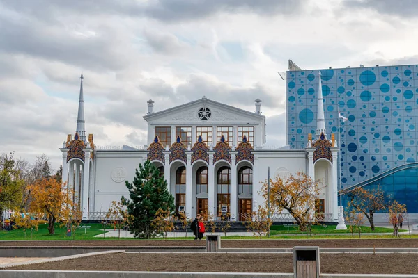 Moskwa Rosja Październik 2019 Pawilon Przemysłu Naftowego Budowa Oceanarium Vdnkh — Zdjęcie stockowe
