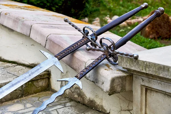 Zwei Große Antike Zweihändige Schwerter Das Schwert Ist Eine Waffe Stockbild