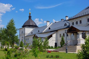 Kazan 'ın Sviyazhsk adasındaki Ortodoks manastırı. Manastır UNESCO tarafından korunuyor.