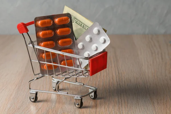 Laç Para Paketleri Alışveriş Arabasında Laç Tabletleri Satın Almak Virüs — Stok fotoğraf