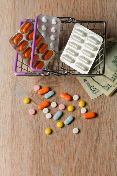 Alışveriş Arabasında Tıbbi Tablet Paketleri Var Dağınık Haplar Para Hap — Stok fotoğraf