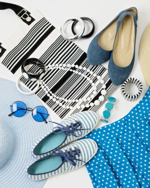 Siyah ve beyaz ve mavi renklerde - şapka clo moda aksesuarları