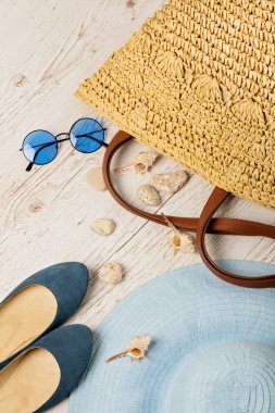 Yaz moda ayarlayın. Kadın şapka, çanta, Ayakkabı (balerinler) ve güneş