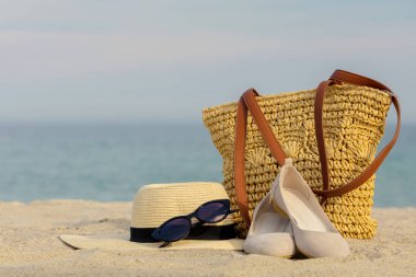 Bulanık fotoğraf - deniz kavramı. Kumsalda dinlenmek. 