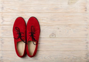Açık ahşap renkli oxfords kırmızı kadın ayakkabı.