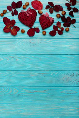 Sonbahar crimson düz yatıyordu çerçevesinde bırakır, ceviz ve dekoratif 