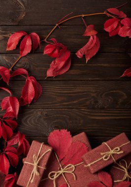 Sonbahar tek renkli natürmort kırmızı ve bordo tonları içinde. 