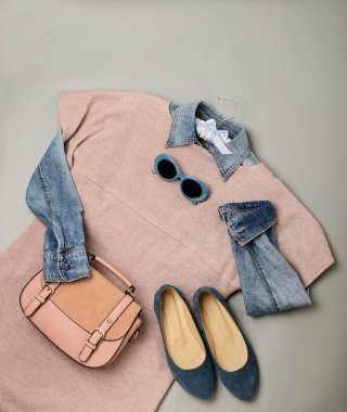 Düz bir casual kadın moda aksesuar - kot pantolon, pembe elbise, h yatıyordu