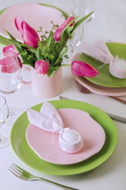 Mutlu paskalyalar. Dekor ve Paskalya tablonun Tablo ayarı olan bir v