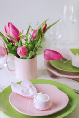 Mutlu paskalyalar. Dekor ve Paskalya tablonun Tablo ayarı olan bir v