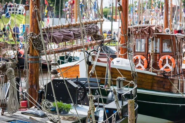 Barcos de vela en el puerto de Carolinensiel — Foto de Stock