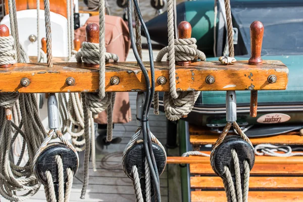 Hawser and Belaying Pins of Sailing Ship — Φωτογραφία Αρχείου