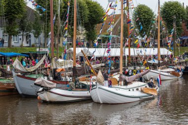Yelkenli gemi bir gelgit Gate limanında
