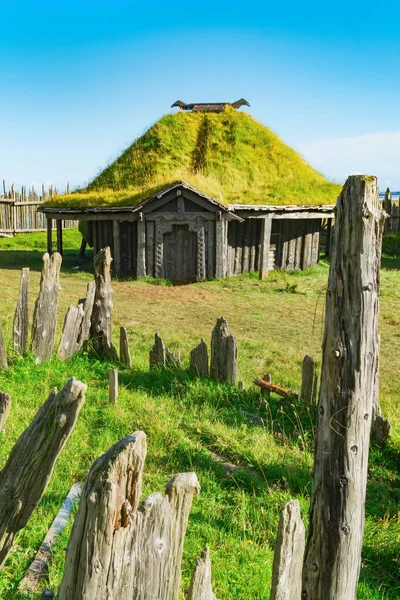 Geleneksel Antika Viking Köy Eski Ahşap Evlerin Yakınındaki Vestrahorn Dağlar — Stok fotoğraf