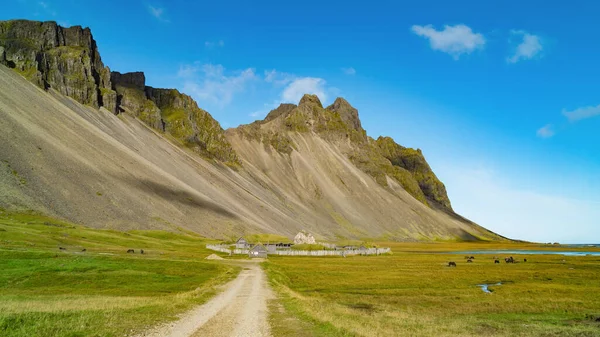 Aldeia Viking Antiga Tradicional Velhas Casas Madeira Perto Das Montanhas — Fotografia de Stock