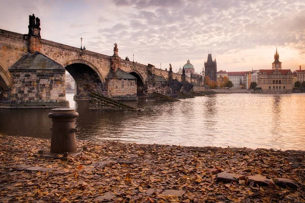 Prag 'daki Charles Köprüsü