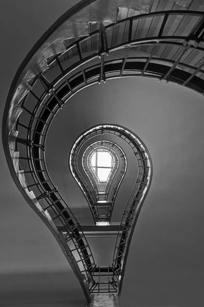 Kubistische Treppe im Haus der schwarzen Madonna in Prag — Stockfoto