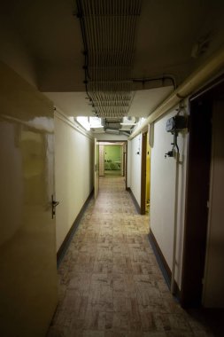 Soğuk Savaş 'ın bir kalıntısı olarak, Na Bulovce Hastanesi' nde 1950 'lerin başında nükleer savaş durumunda hasta ve tıbbi personel barınağı olarak inşa edilmiş bir sığınak var. Bina planları gizliydi, parçalanmaları gerekiyordu. Ortak.