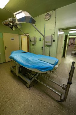 Soğuk Savaş 'ın bir kalıntısı olarak, Na Bulovce Hastanesi' nde 1950 'lerin başında nükleer savaş durumunda hasta ve tıbbi personel barınağı olarak inşa edilmiş bir sığınak var. Bina planları gizliydi, parçalanmaları gerekiyordu. Ortak.