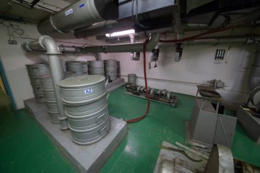 Soğuk Savaş 'ın bir kalıntısı olarak, Na Bulovce Hastanesi' nde 1950 'lerin başında nükleer savaş durumunda hasta ve tıbbi personel barınağı olarak inşa edilmiş bir sığınak var. Bina planları gizliydi, parçalanmaları gerekiyordu. Ortak.