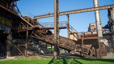 Lower Vitkovice, Çek Cumhuriyeti 'nin Ostrava eyaletinin Vitkovice ilçesinde yer alan bir sanayi mirasıdır. Endüstriyel mimarinin eşsiz bir koleksiyonuna sahip geniş bir sanayi bölgesi olan Vitkovice demirhanesini içerir. Bir set t