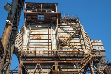 Lower Vitkovice, Çek Cumhuriyeti 'nin Ostrava eyaletinin Vitkovice ilçesinde yer alan bir sanayi mirasıdır. Endüstriyel mimarinin eşsiz bir koleksiyonuna sahip geniş bir sanayi bölgesi olan Vitkovice demirhanesini içerir. Bir set t