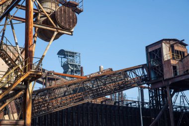 Lower Vitkovice, Çek Cumhuriyeti 'nin Ostrava eyaletinin Vitkovice ilçesinde yer alan bir sanayi mirasıdır. Endüstriyel mimarinin eşsiz bir koleksiyonuna sahip geniş bir sanayi bölgesi olan Vitkovice demirhanesini içerir. Bir set t