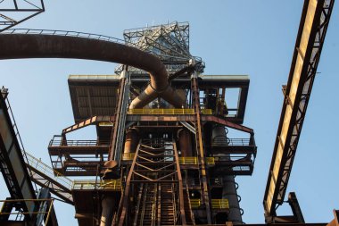 Lower Vitkovice, Çek Cumhuriyeti 'nin Ostrava eyaletinin Vitkovice ilçesinde yer alan bir sanayi mirasıdır. Endüstriyel mimarinin eşsiz bir koleksiyonuna sahip geniş bir sanayi bölgesi olan Vitkovice demirhanesini içerir. Bir set t