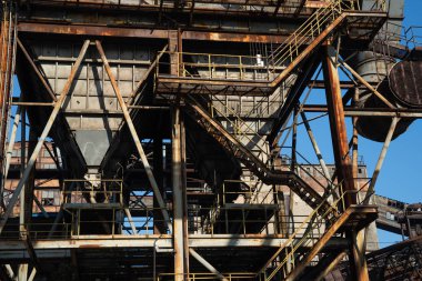 Lower Vitkovice, Çek Cumhuriyeti 'nin Ostrava eyaletinin Vitkovice ilçesinde yer alan bir sanayi mirasıdır. Endüstriyel mimarinin eşsiz bir koleksiyonuna sahip geniş bir sanayi bölgesi olan Vitkovice demirhanesini içerir. Bir set t