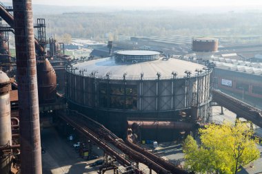 Lower Vitkovice, Çek Cumhuriyeti 'nin Ostrava eyaletinin Vitkovice ilçesinde yer alan bir sanayi mirasıdır. Endüstriyel mimarinin eşsiz bir koleksiyonuna sahip geniş bir sanayi bölgesi olan Vitkovice demirhanesini içerir. Bir set t