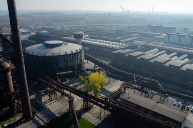 Lower Vitkovice, Çek Cumhuriyeti 'nin Ostrava eyaletinin Vitkovice ilçesinde yer alan bir sanayi mirasıdır. Endüstriyel mimarinin eşsiz bir koleksiyonuna sahip geniş bir sanayi bölgesi olan Vitkovice demirhanesini içerir. Bir set t