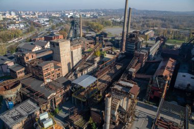 Lower Vitkovice, Çek Cumhuriyeti 'nin Ostrava eyaletinin Vitkovice ilçesinde yer alan bir sanayi mirasıdır. Endüstriyel mimarinin eşsiz bir koleksiyonuna sahip geniş bir sanayi bölgesi olan Vitkovice demirhanesini içerir. Bir set t