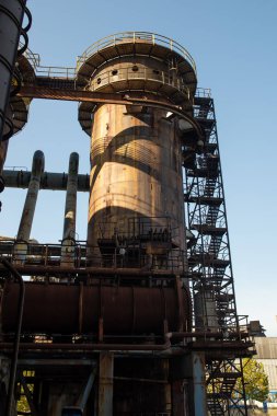 Lower Vitkovice, Çek Cumhuriyeti 'nin Ostrava eyaletinin Vitkovice ilçesinde yer alan bir sanayi mirasıdır. Endüstriyel mimarinin eşsiz bir koleksiyonuna sahip geniş bir sanayi bölgesi olan Vitkovice demirhanesini içerir. Bir set t