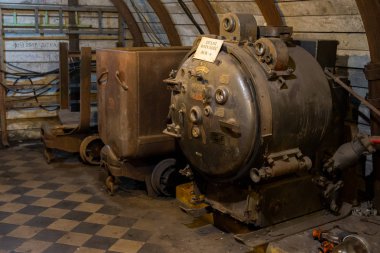 Lower Vitkovice, Çek Cumhuriyeti 'nin Ostrava eyaletinin Vitkovice ilçesinde yer alan bir sanayi mirasıdır. Endüstriyel mimarinin eşsiz bir koleksiyonuna sahip geniş bir sanayi bölgesi olan Vitkovice demirhanesini içerir. Bir set t