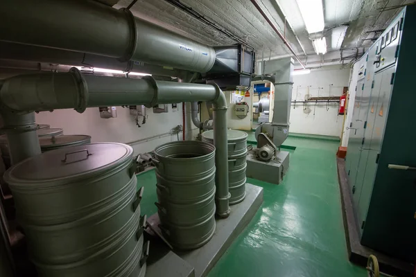 Soğuk Savaş 'ın bir kalıntısı olarak, Na Bulovce Hastanesi' nde 1950 'lerin başında nükleer savaş durumunda hasta ve tıbbi personel barınağı olarak inşa edilmiş bir sığınak var. Bina planları gizliydi, parçalanmaları gerekiyordu. Ortak.