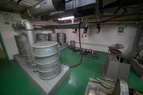 Soğuk Savaş 'ın bir kalıntısı olarak, Na Bulovce Hastanesi' nde 1950 'lerin başında nükleer savaş durumunda hasta ve tıbbi personel barınağı olarak inşa edilmiş bir sığınak var. Bina planları gizliydi, parçalanmaları gerekiyordu. Ortak.