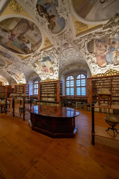 Biblioteca Del Monasterio Premonstratense Strahov Una Las Bibliotecas Históricas Más —  Fotos de Stock
