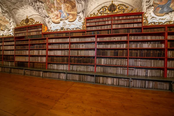 Biblioteka Klasztoru Premonstrateskiego Strahovie Jest Jedną Najcenniejszych Najlepiej Zachowanych Bibliotek — Zdjęcie stockowe