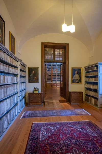 Бібліотека Премонтарського Монастиря Страхові Однією Найцінніших Найкраще Збережених Історичних Бібліотек — стокове фото